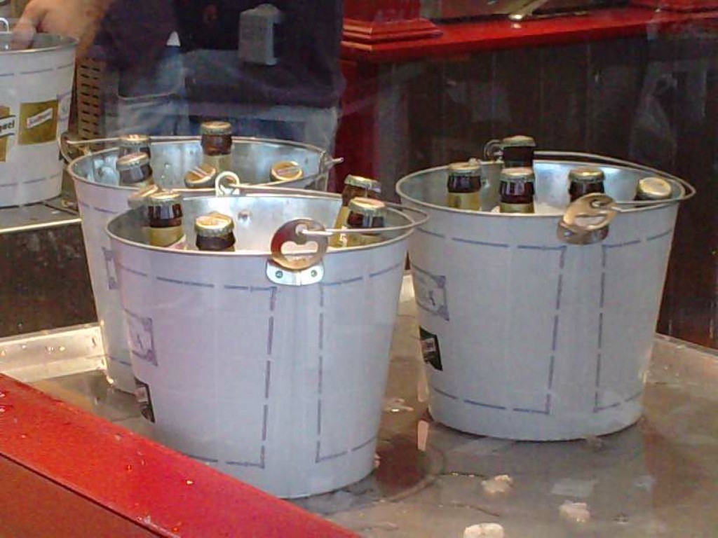 Buckets of beer at Muelle Uno