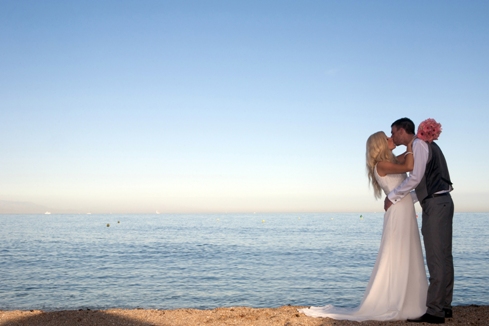 Kissing on the promenade