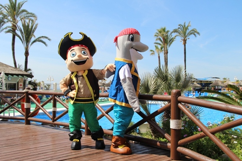 Dizzy the Dolphin and Pablo the Pirate at Sunset Beach Club