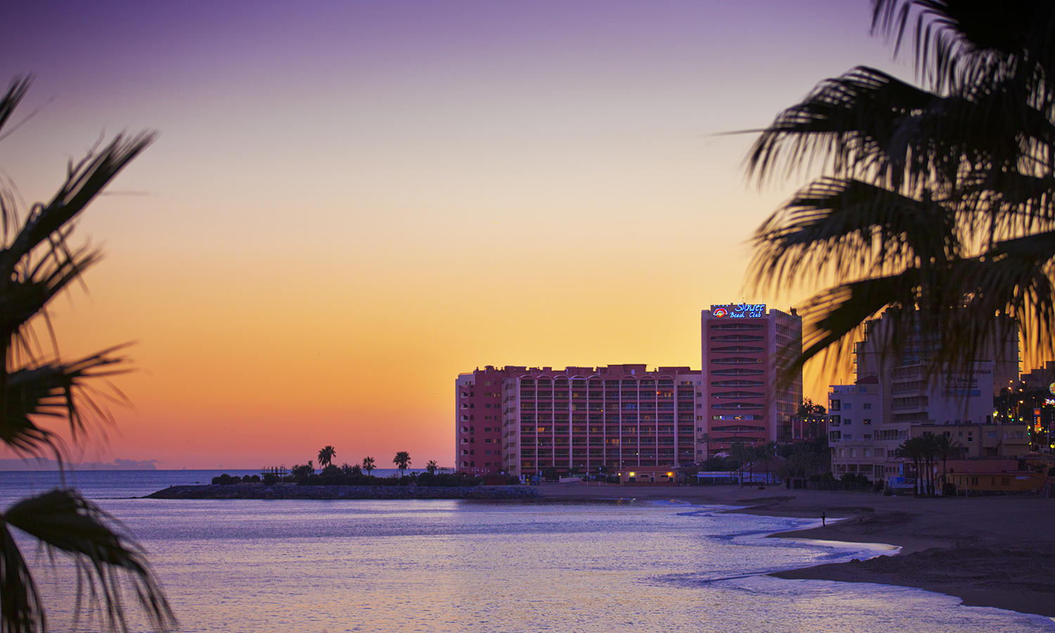 El hotel Sunset Beach Club está situado en primera línea, en Benalmádena-Costa