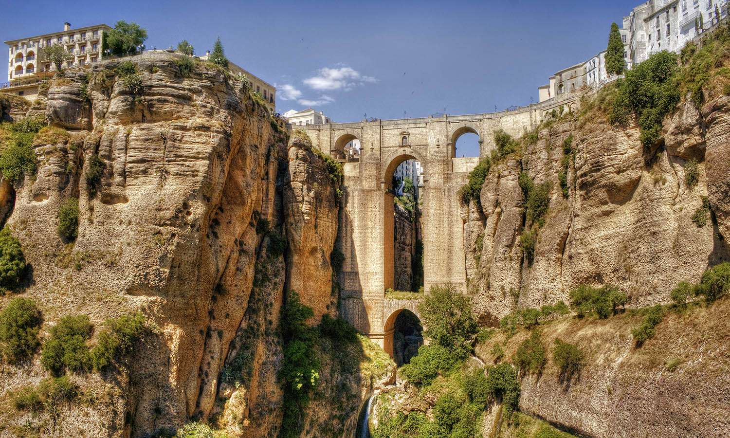 Reserva una excursión guiada por Ronda en nuestro Mostrador o ¡visita la ciudad a la aventura!