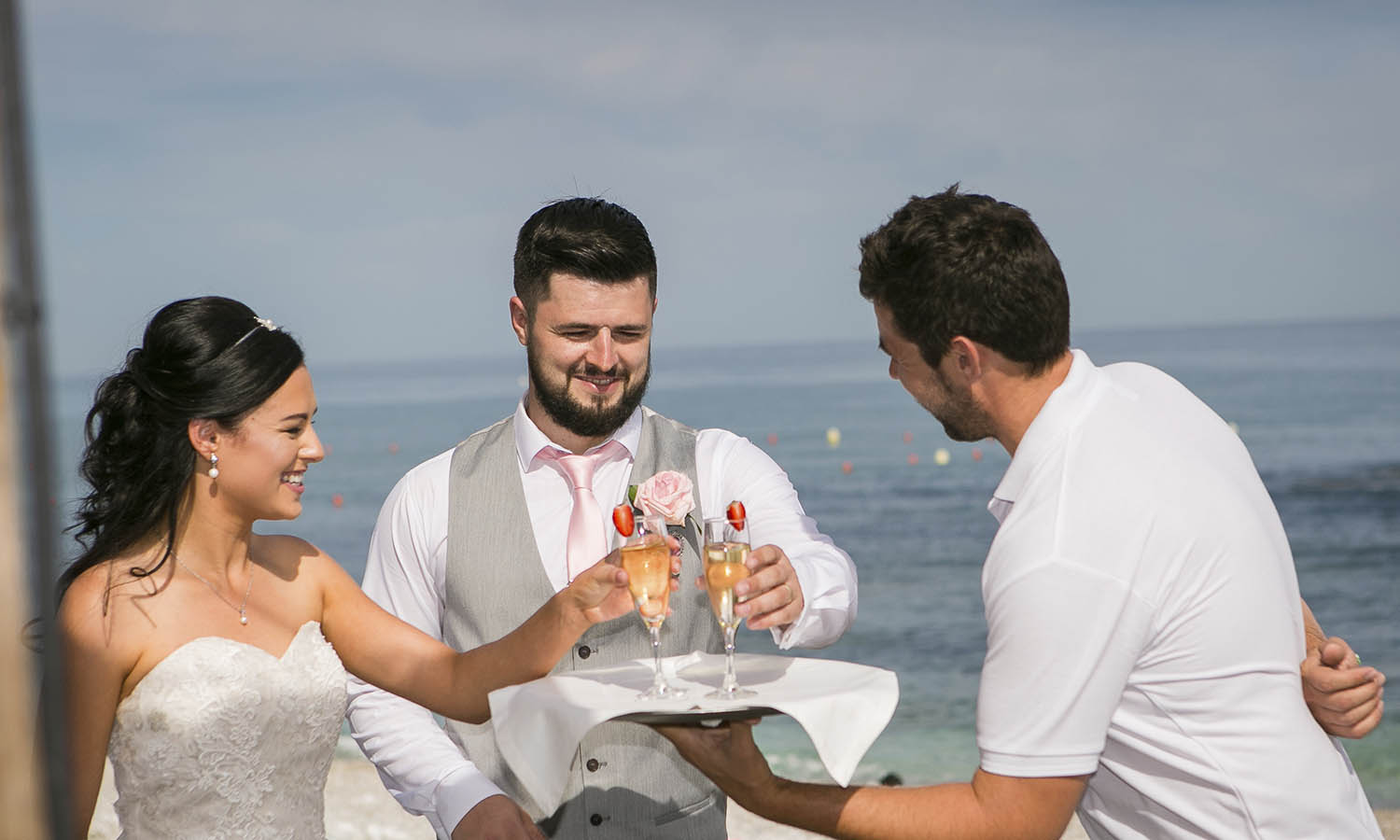 Welcome cocktail with drinks and a selection of canapés